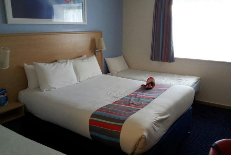 Travelodge Staines Bagian luar foto