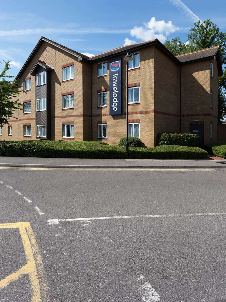 Travelodge Staines Bagian luar foto
